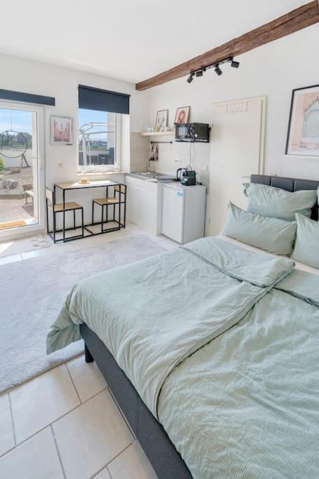 Tiny Apartment With Spacious Terrace On The Rhine นอยวิท ภายนอก รูปภาพ